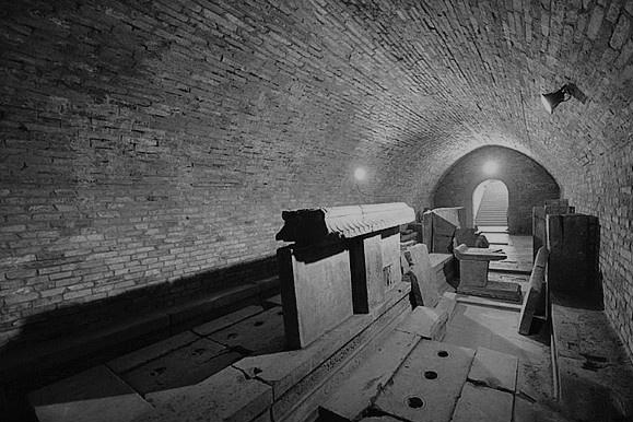 考古队对康熙帝陵墓进行发掘,打开地宫后被叫停,专家:赶紧封上