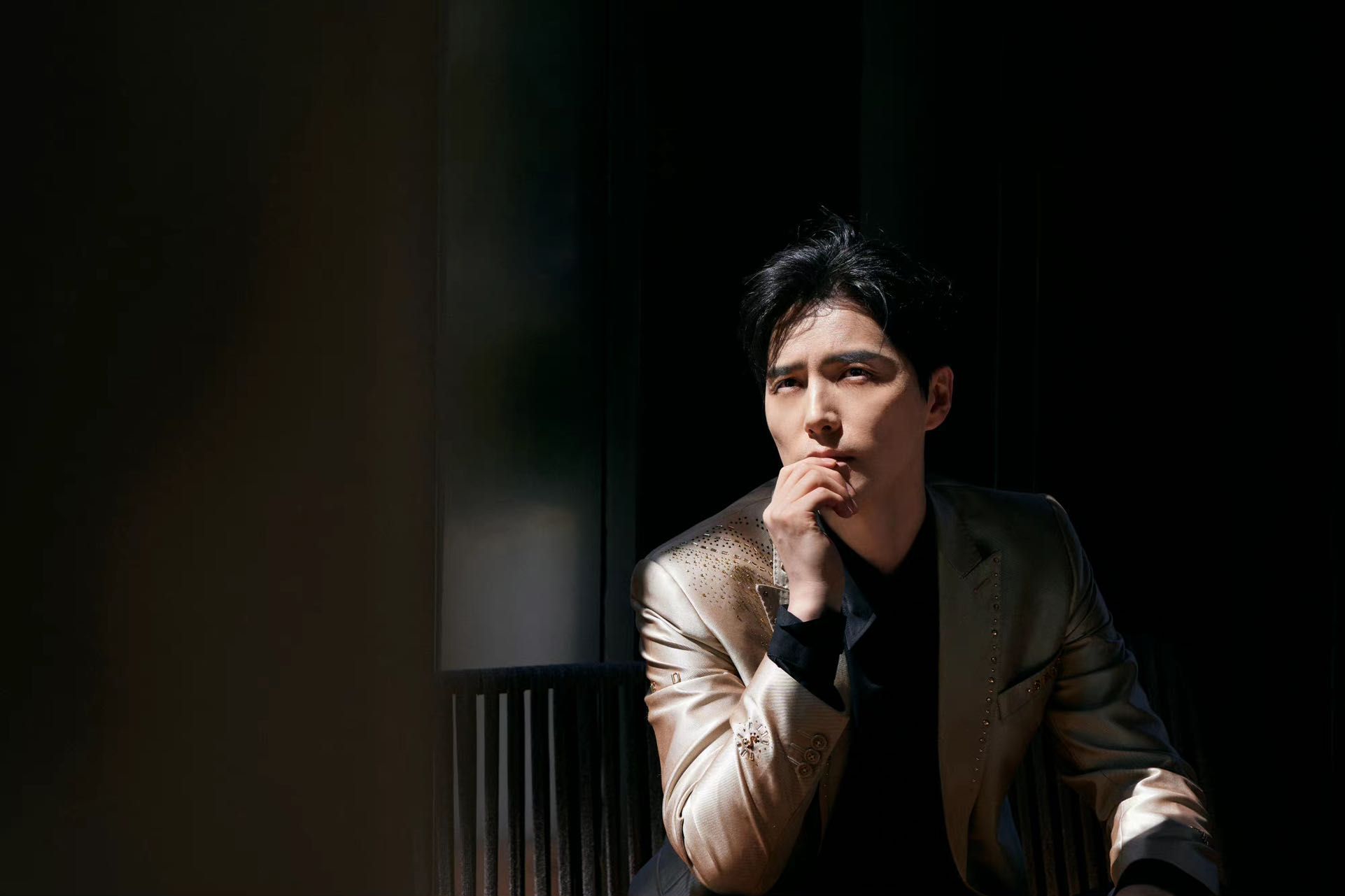 阿云嘎《爱乐之都》谈控制情绪的重要性 用行动鼓舞音乐剧演员