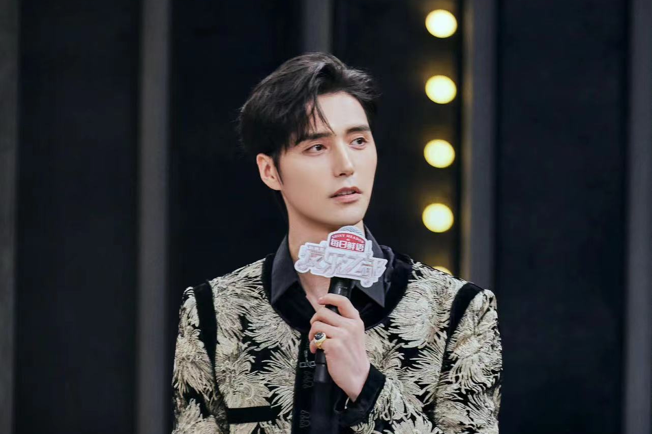 阿云嘎《爱乐之都》被演员匠心精神打动落泪 称在舞台上要有自信