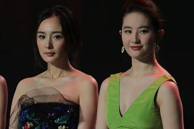 刘亦菲杨幂15年前同框旧照,大好的青春年华?
