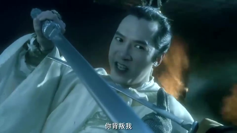 林青霞终究是输了半招,中了单立文的剑,自己的刀却被他挡下