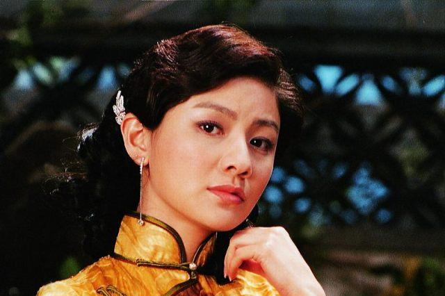 重温05版《京华烟云》:牛素云的精明虚荣,是父母捧杀的结果