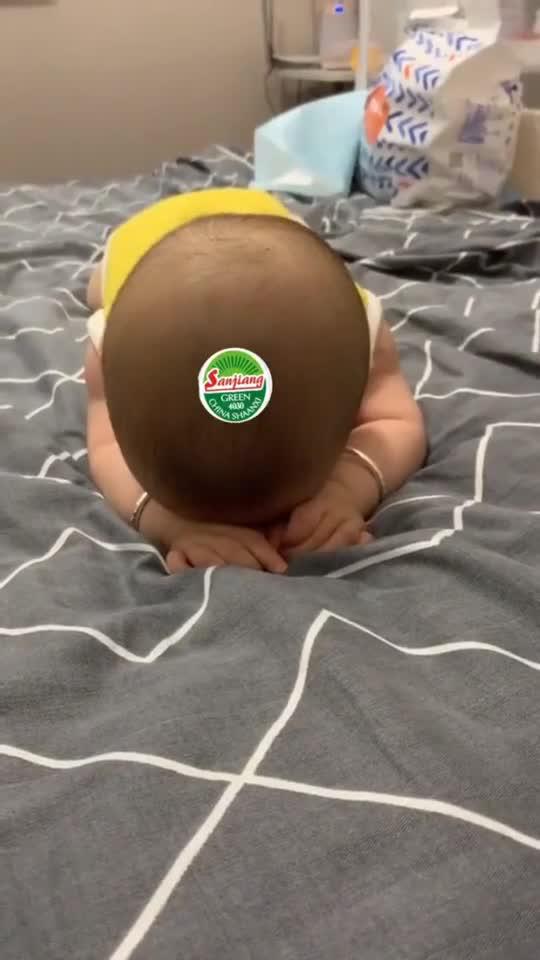 宝宝的猕猴桃头型你们觉得好看吗孩子也是优秀竟然趴