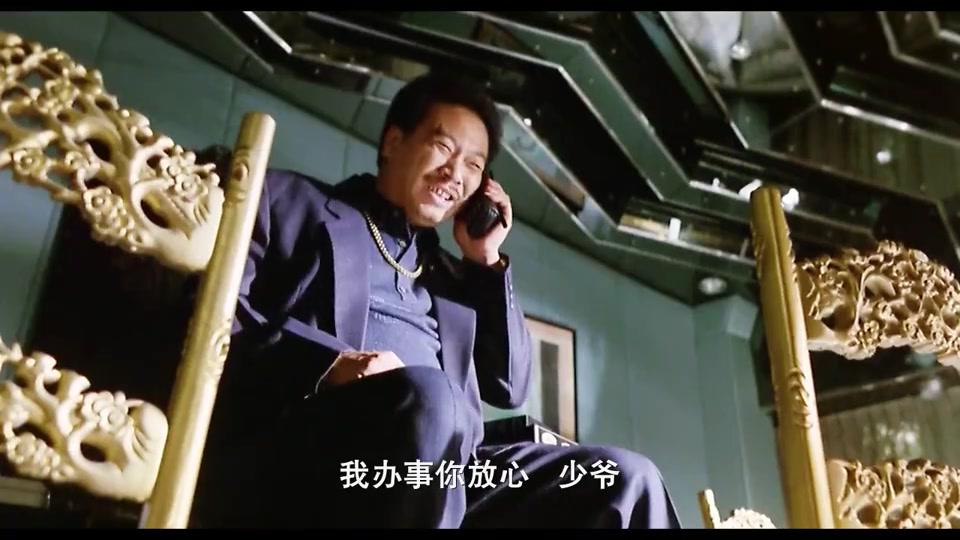 吴孟达带人拿着仿真玩具枪,结果出门就被警察抓了,这段太搞笑了