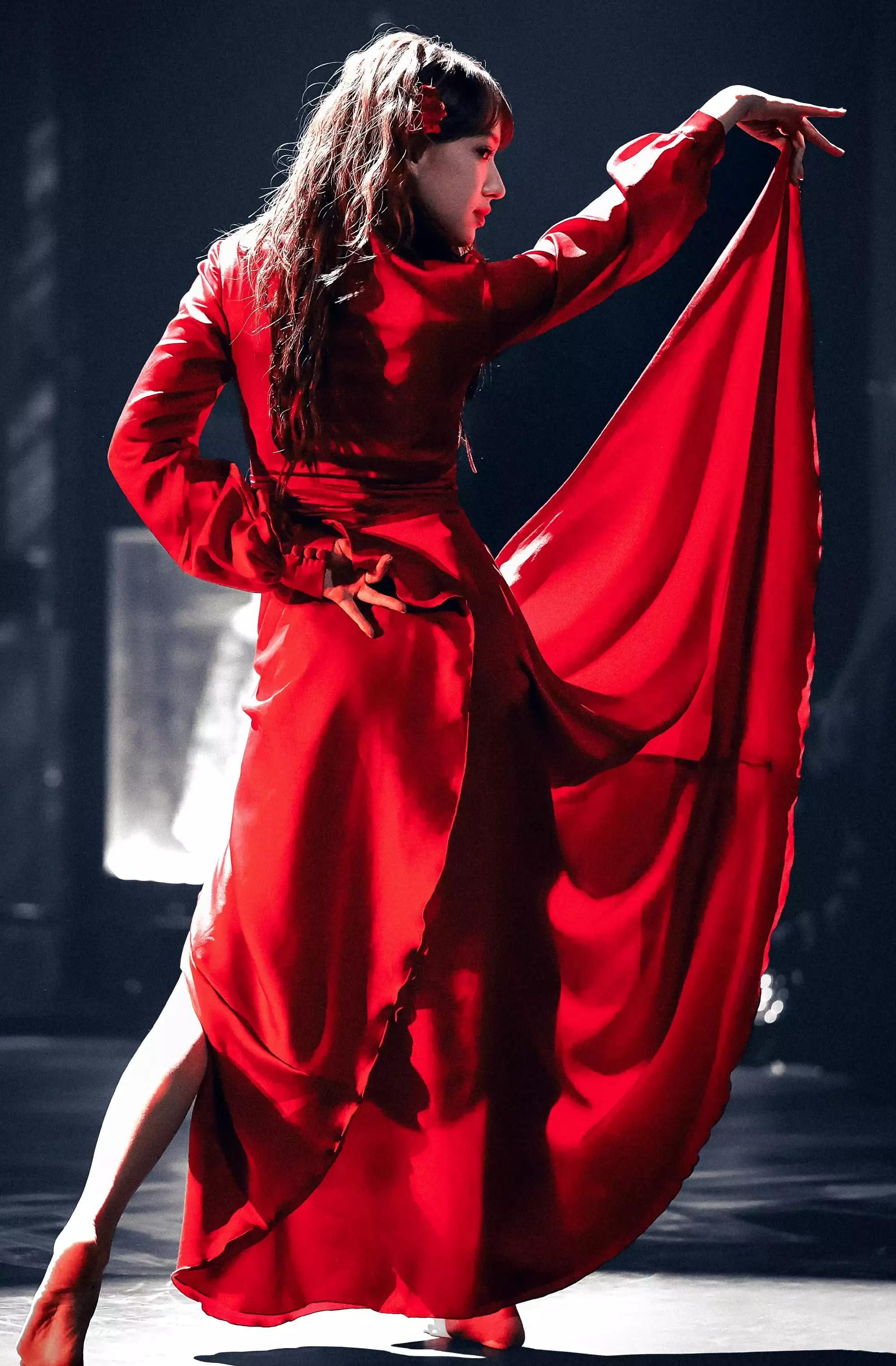 程潇惊艳舞台照,美艳动人!_高清图集_新浪网