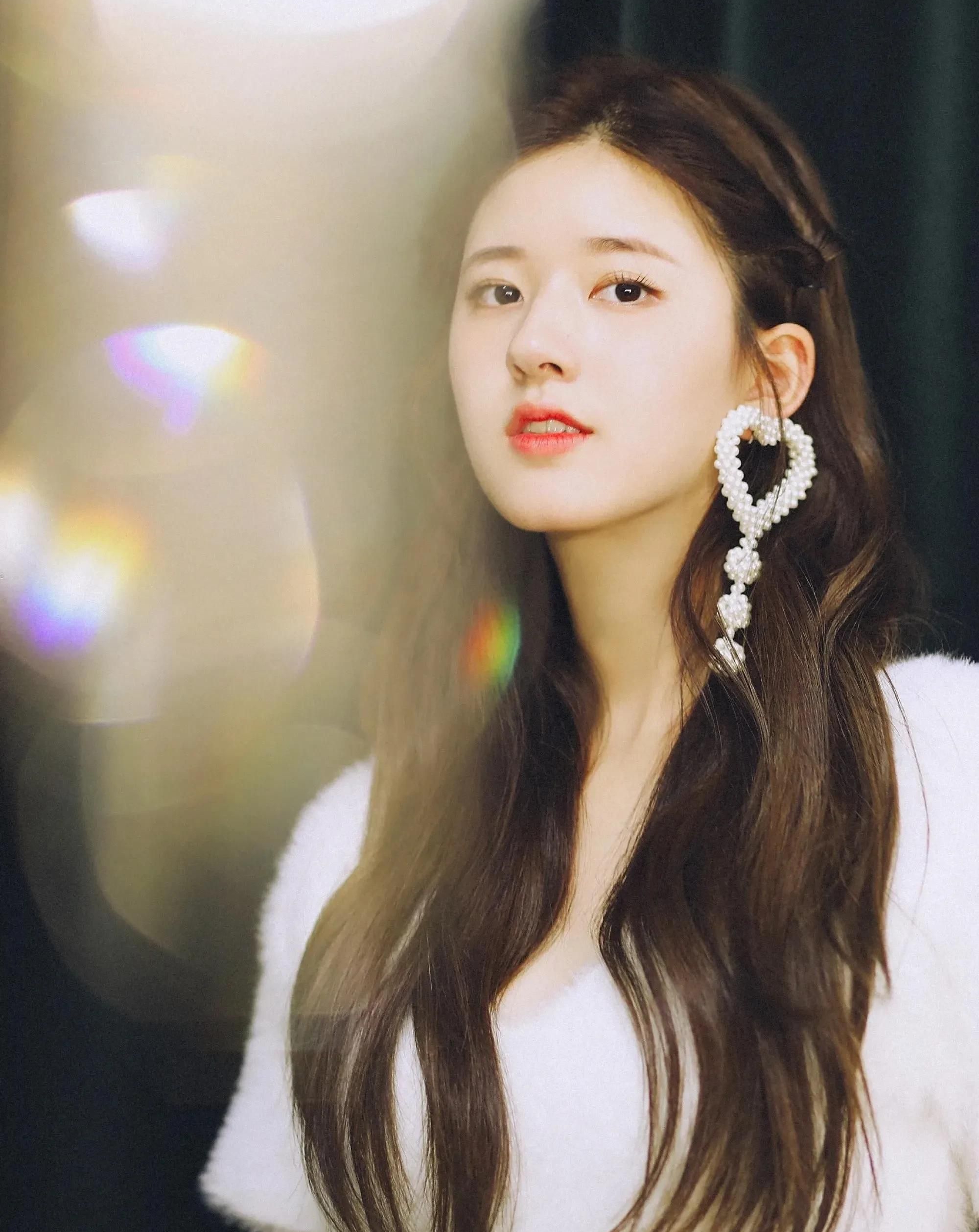 气质女神赵露思楚楚动人