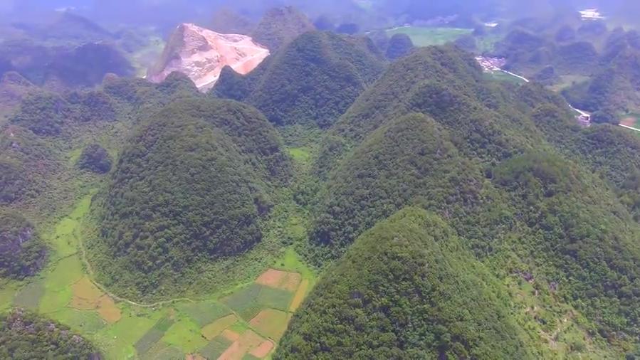 发现美丽的大山,小山围绕大山,真是上乘的好山