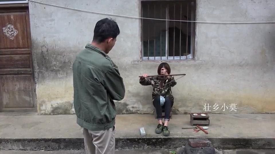 95后美女乡村手艺人,维修老瓷器日赚300,太牛了