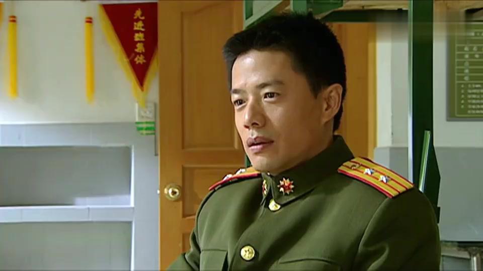 士兵突击:袁朗来招他当老a,三多竟不愿意,袁朗一个动作搞笑了