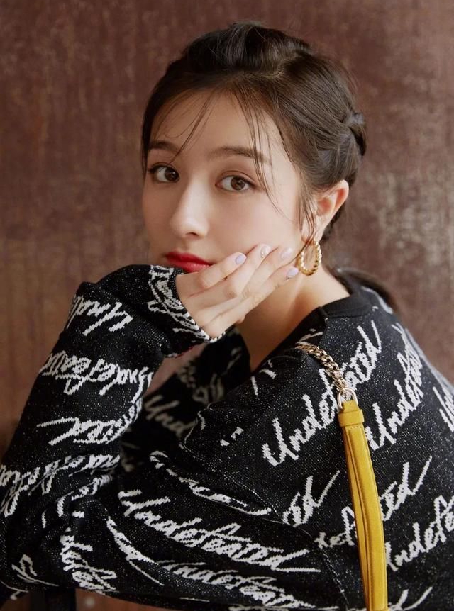 李兰迪,气质容貌俱佳!__财经头条