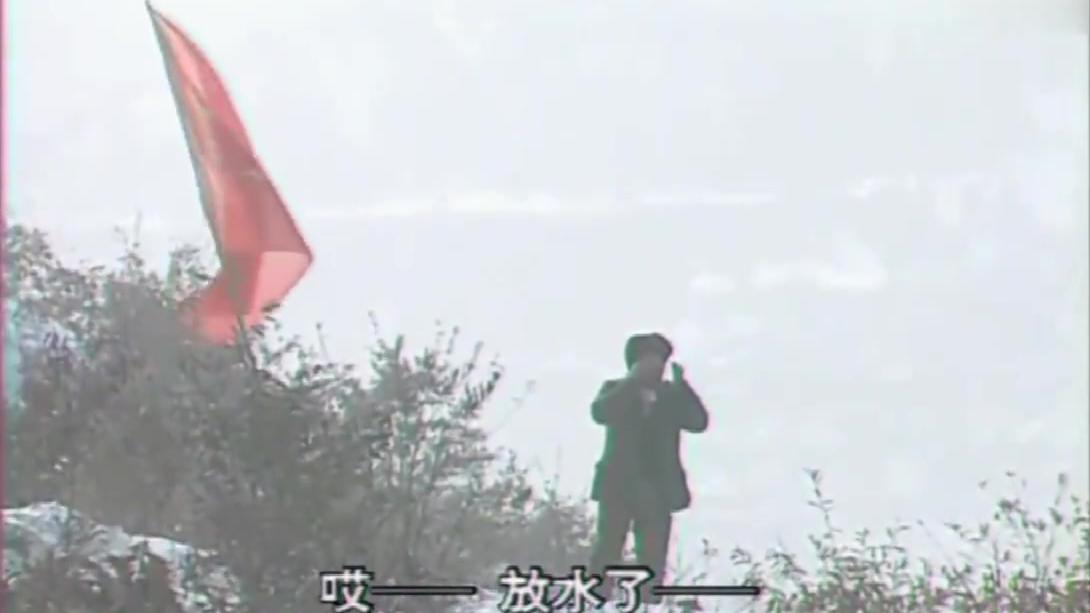 红旗渠的故事:修渠十年终于完工,水真流过来时,激动的落泪!_新浪新闻
