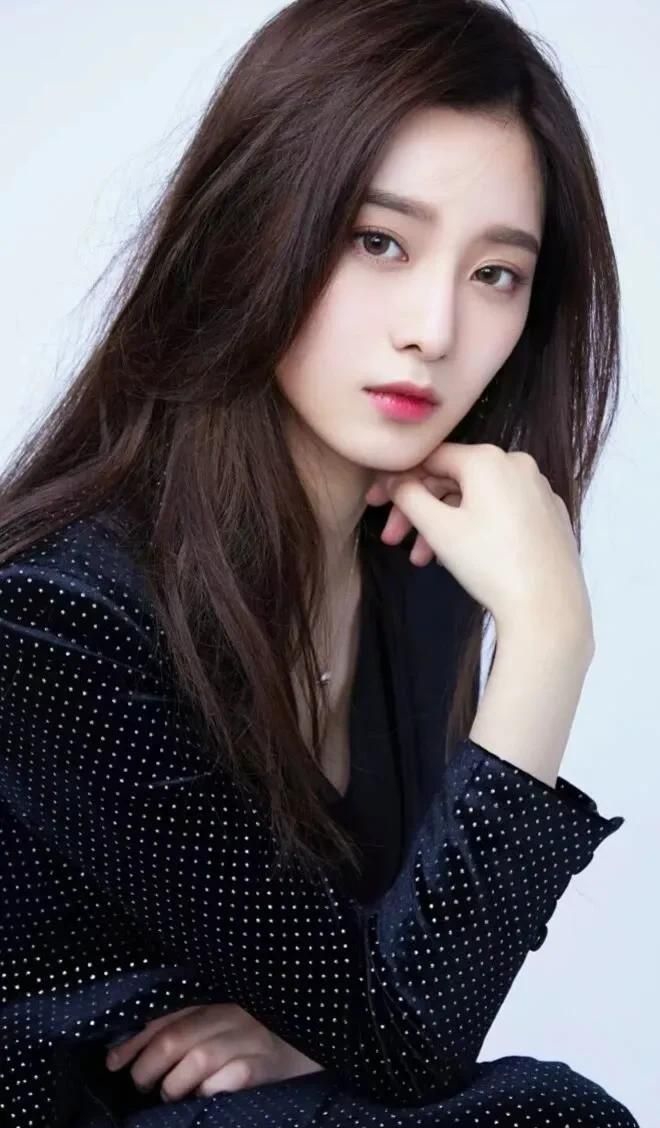 徐艺洋高清美丽写真,娇媚动人!__财经头条