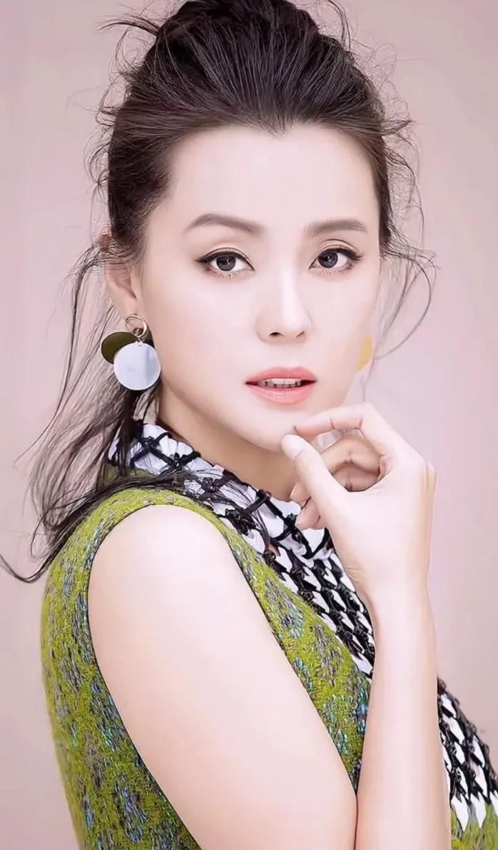 梁爱琪高清美丽写真,娇俏可人!