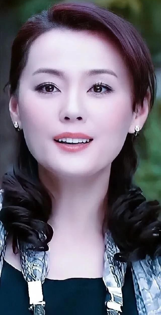 梁爱琪高清美丽写真,美艳动人!