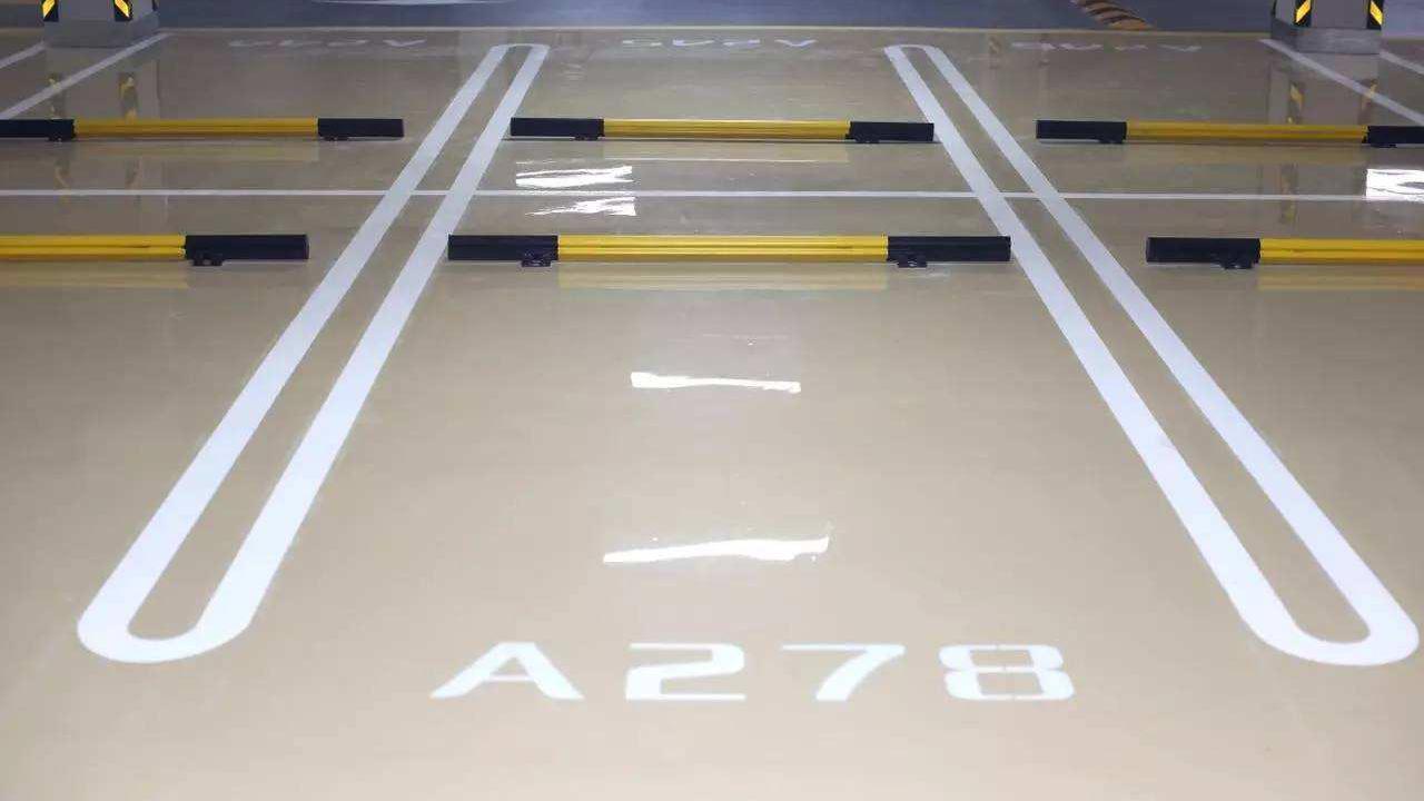 现实中车库完成倒车入库,简单掌握这一技巧,轻松入库,很实用!