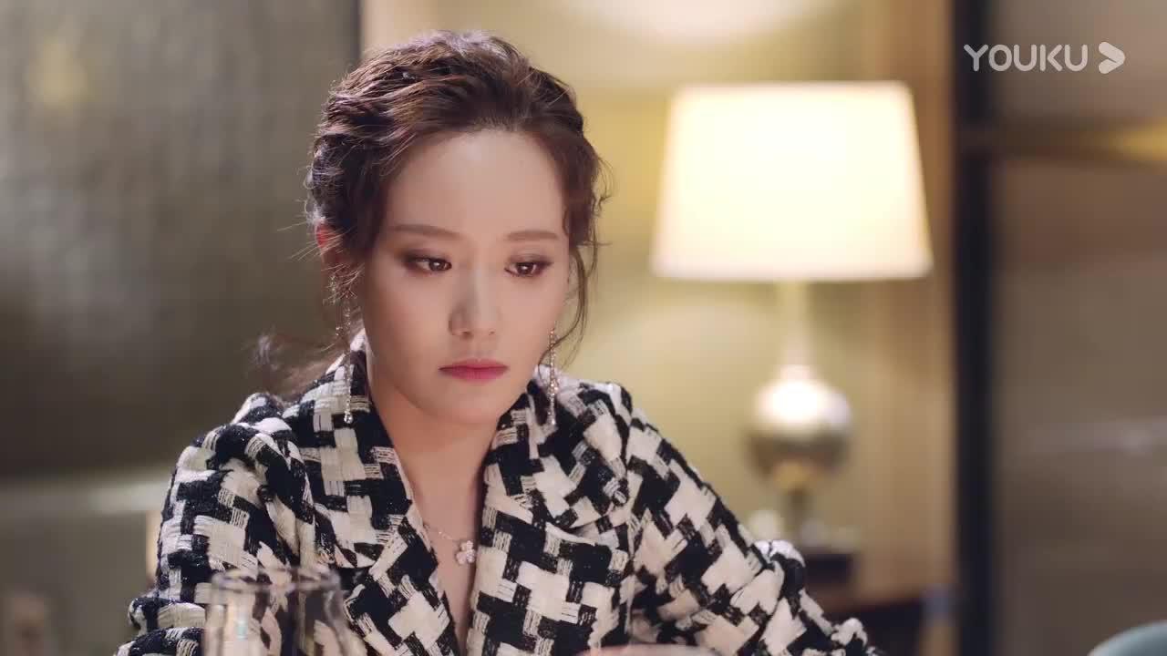 心机女爱慕总裁,想让朋友帮帮自己,谁知朋友竟暗恋了心机女十年