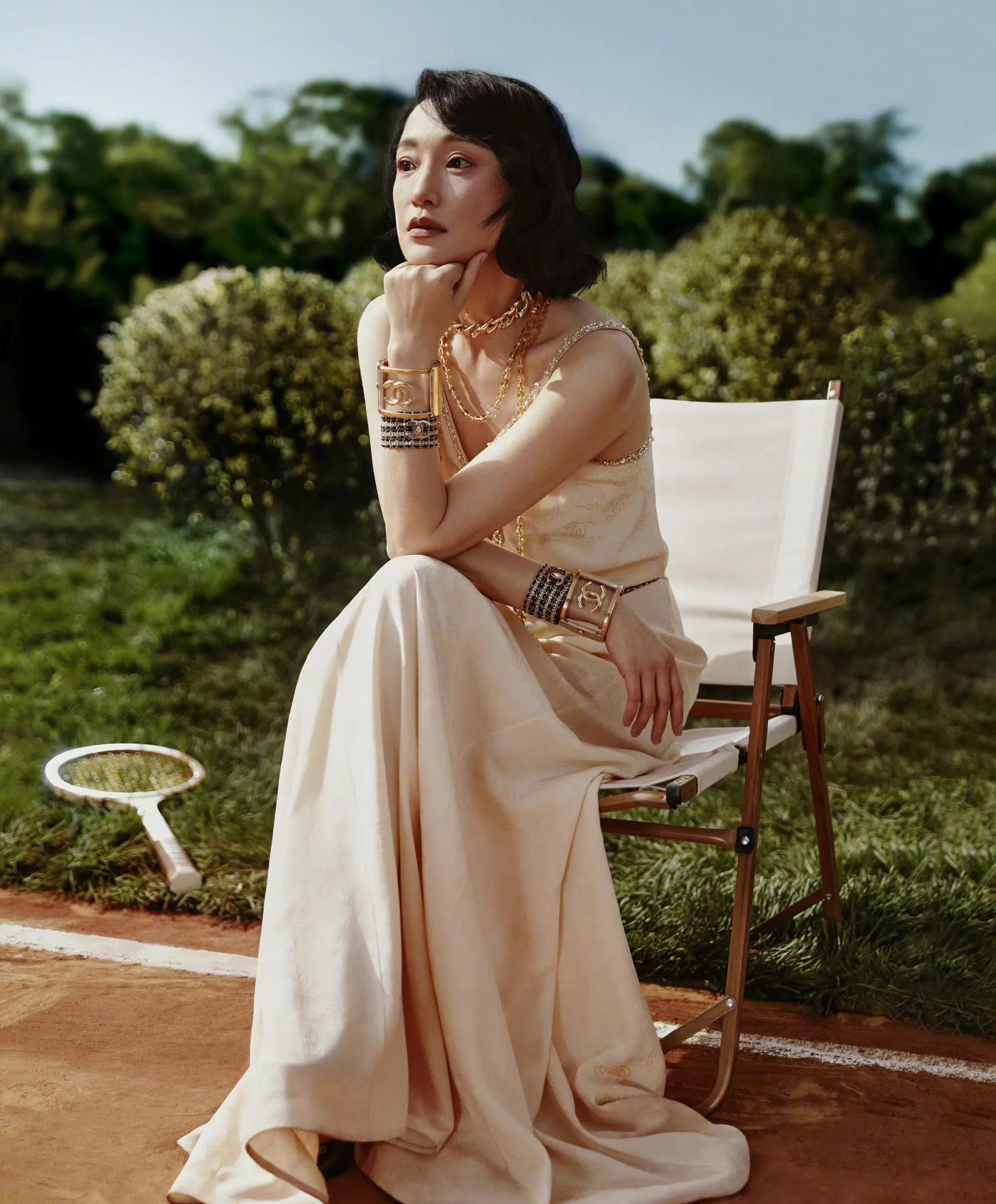 周迅穿吊带深v慵懒演绎复古大片,风情妩媚,美艳动人!_高清图集_新浪网