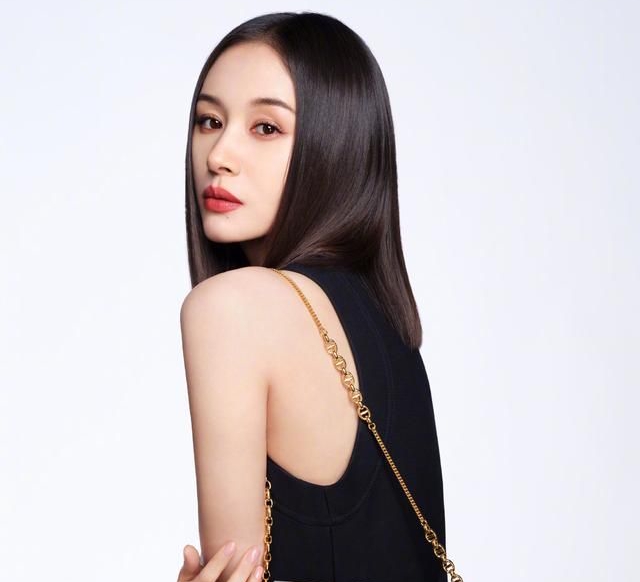 王子文长发披肩穿黑色长裙美照!__财经头条