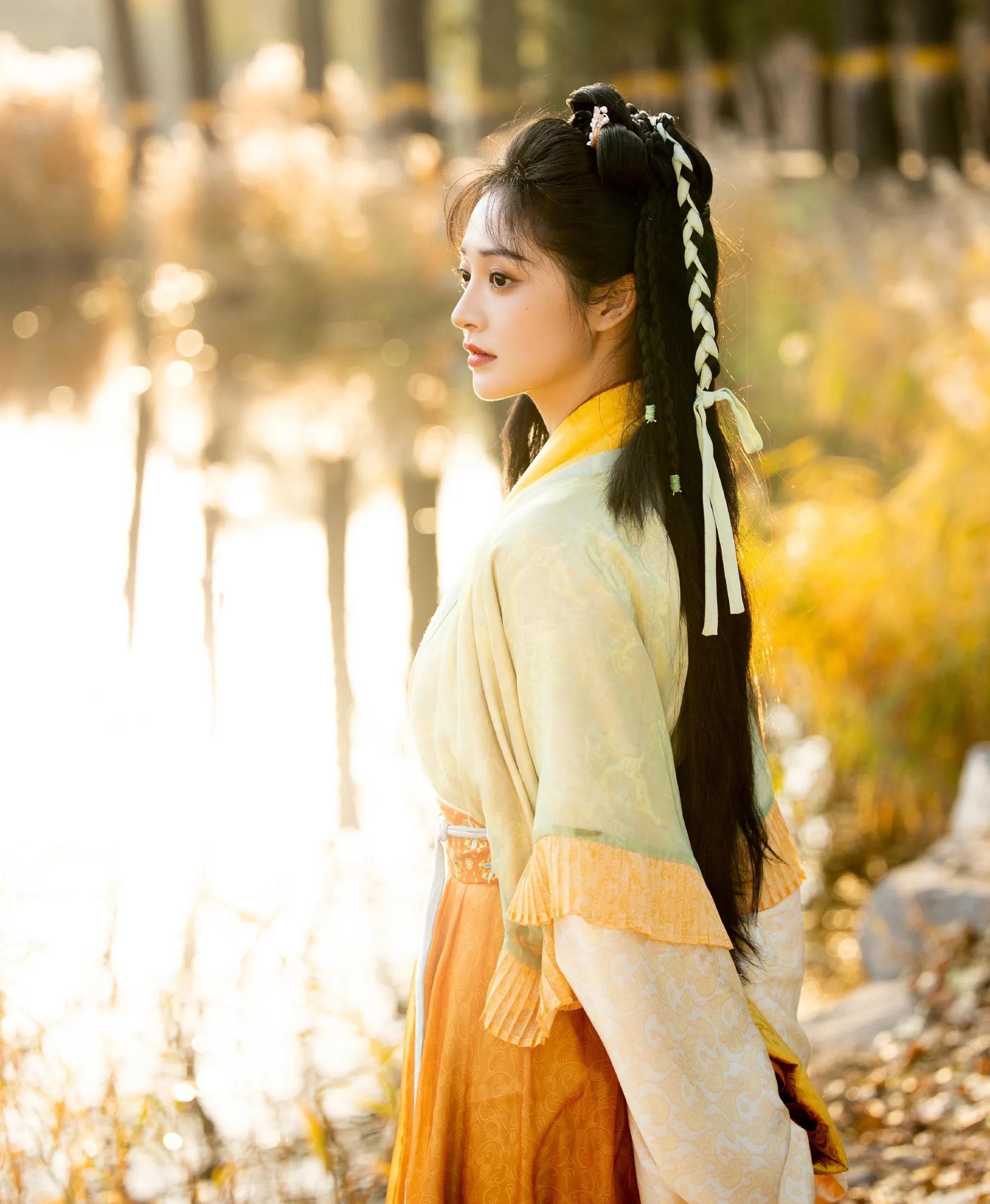 周洁琼古风写真美照,俏皮灵动,美艳动人!