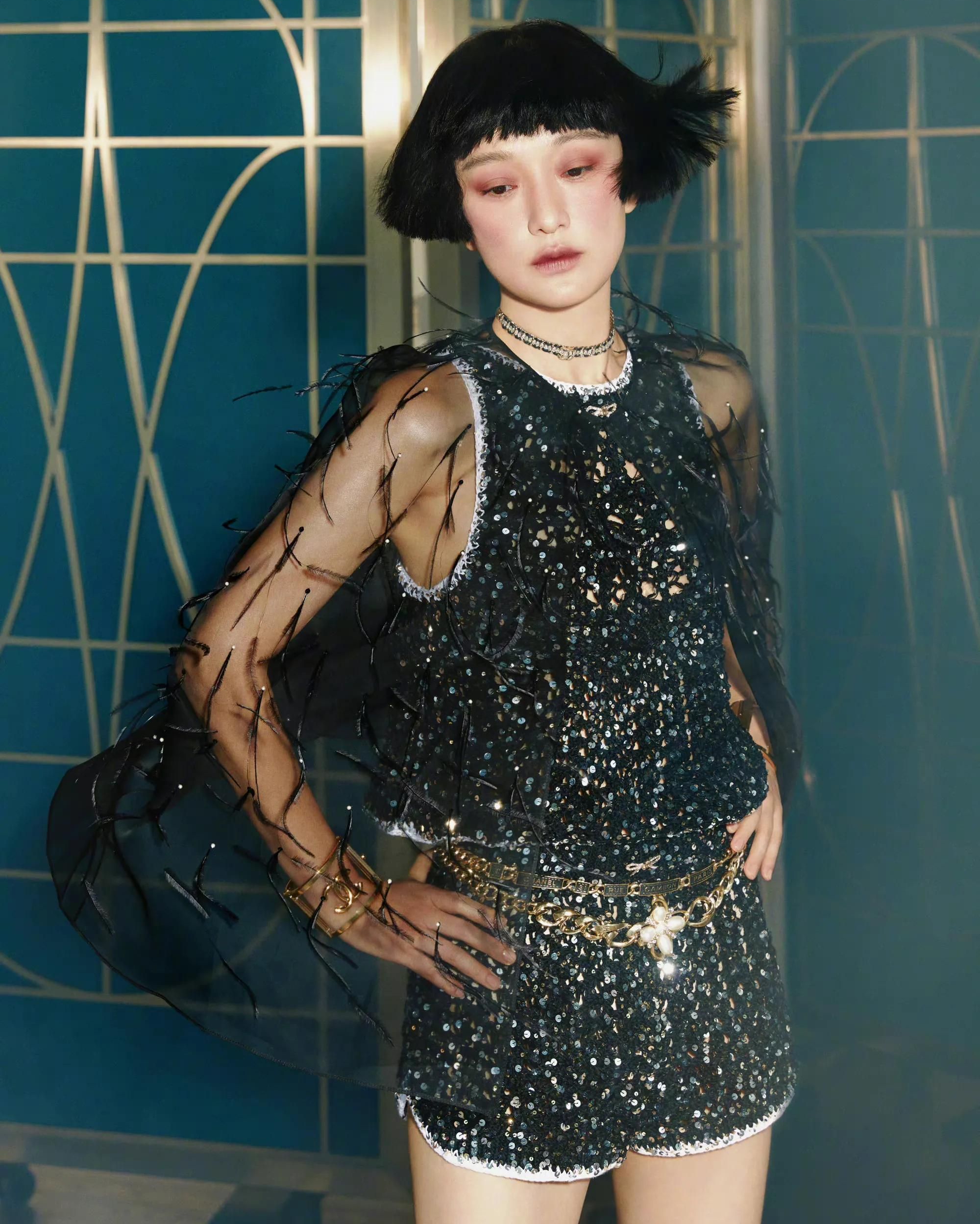 周迅穿吊带深v慵懒演绎复古大片,风情妩媚,楚楚动人!_高清图集_新浪网