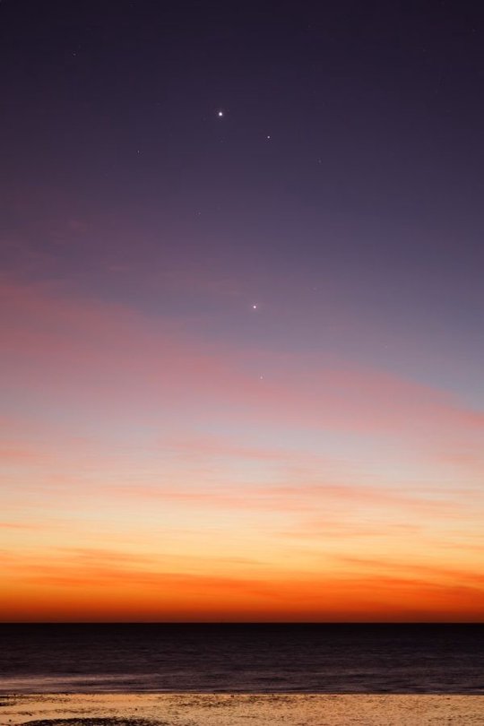 黎明天空的行星