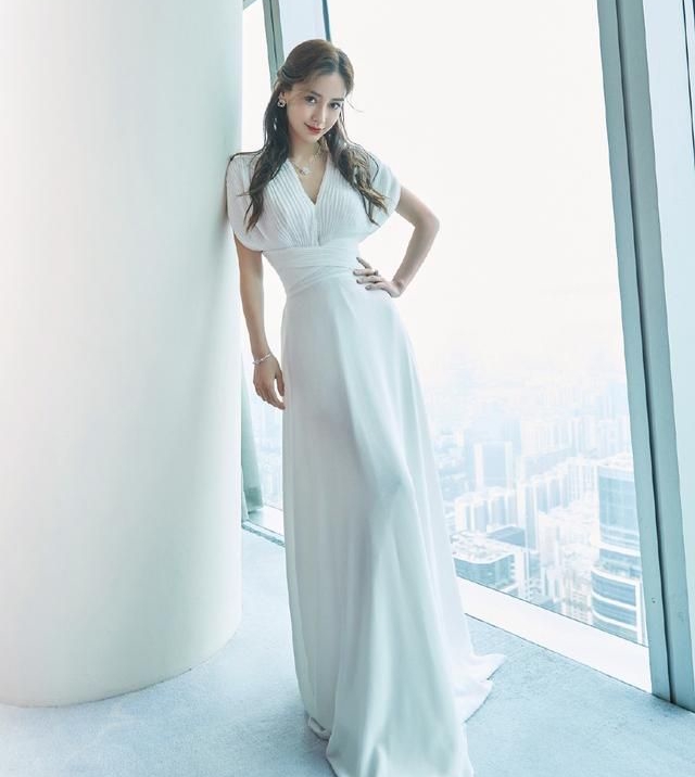 angelababy,深v白裙写真!__财经头条