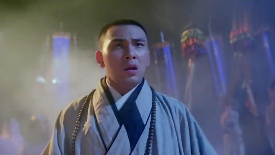 虚竹来到天龙八将的雕像前,回头一看吓坏了,逍遥子凭空出现