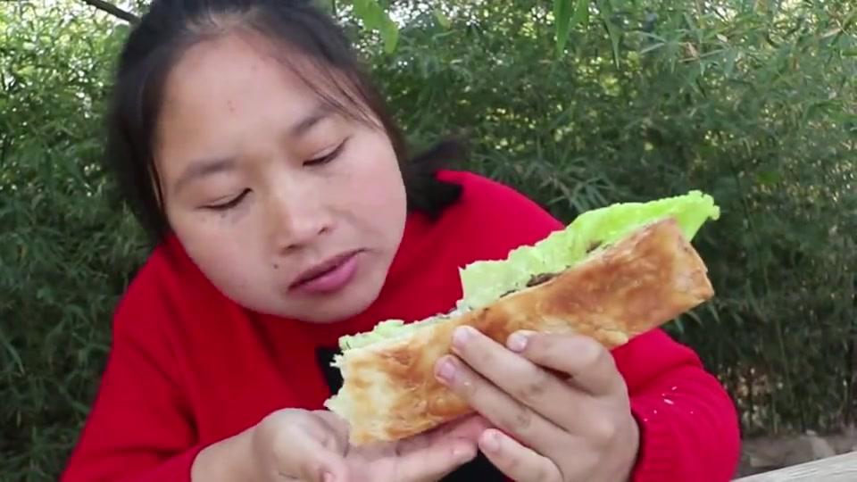 胖妹买两斤驴肉做火烧,越嚼越香,大冷天一口气吃光四个,真过瘾