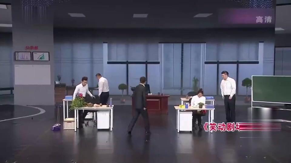 这小品笑点包袱一箩筐,包袱都不带重样,郭德纲笑得要背过气去!