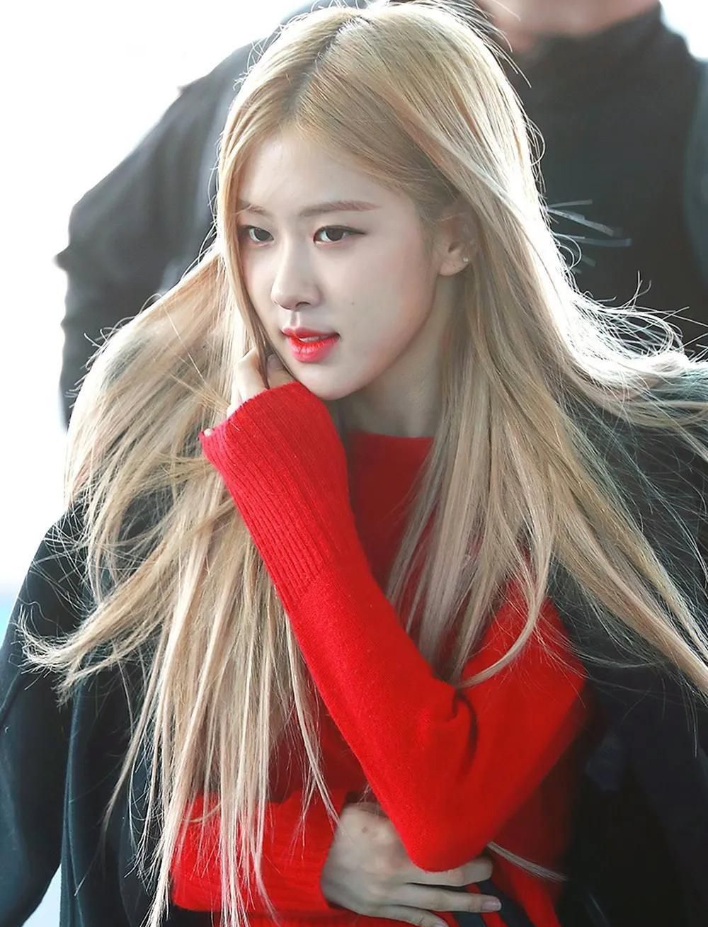 飒爽美艳的朴彩英英姿勃发飒爽俏丽