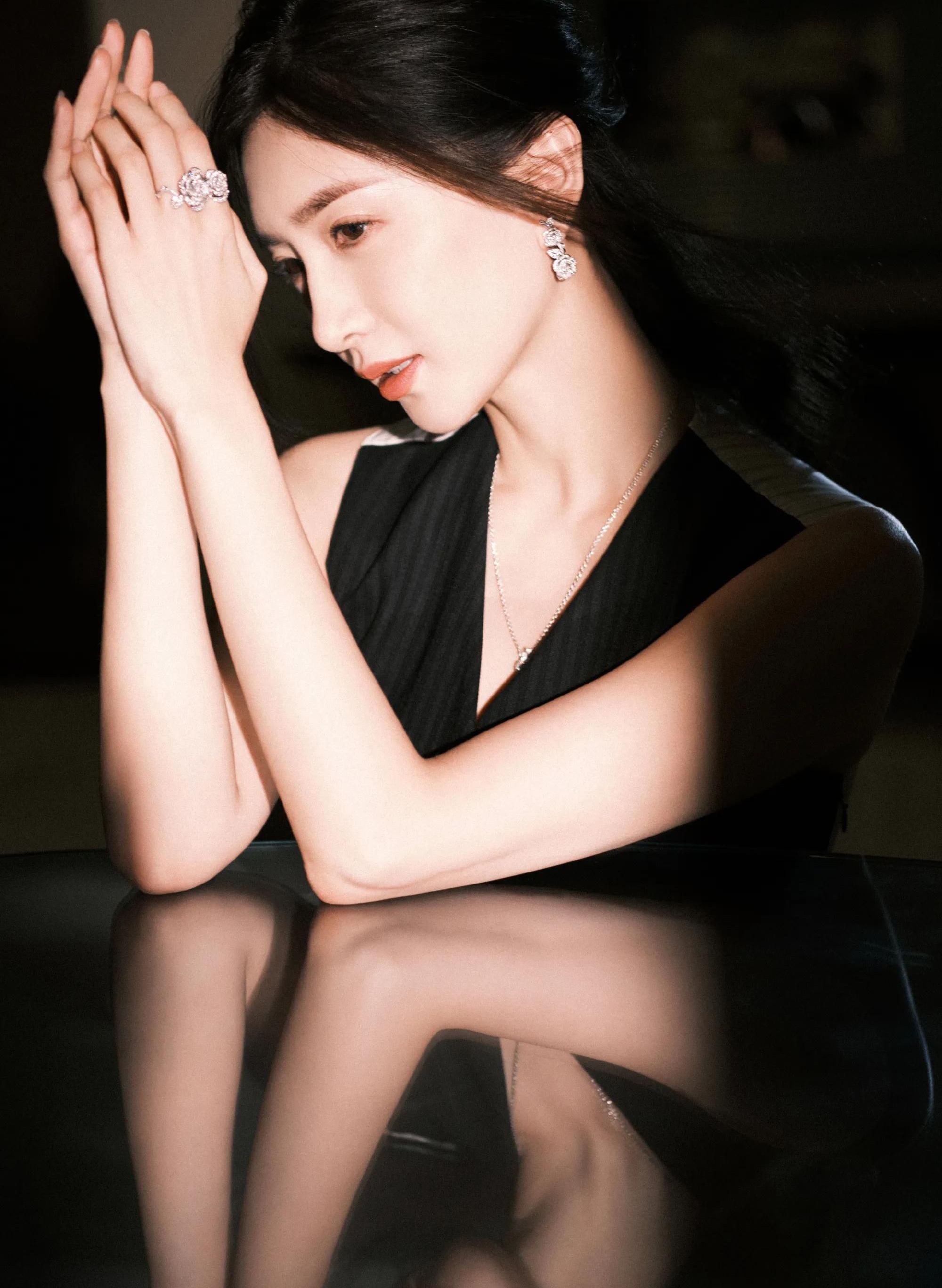 江疏影落日光影写真温婉优雅美艳动人