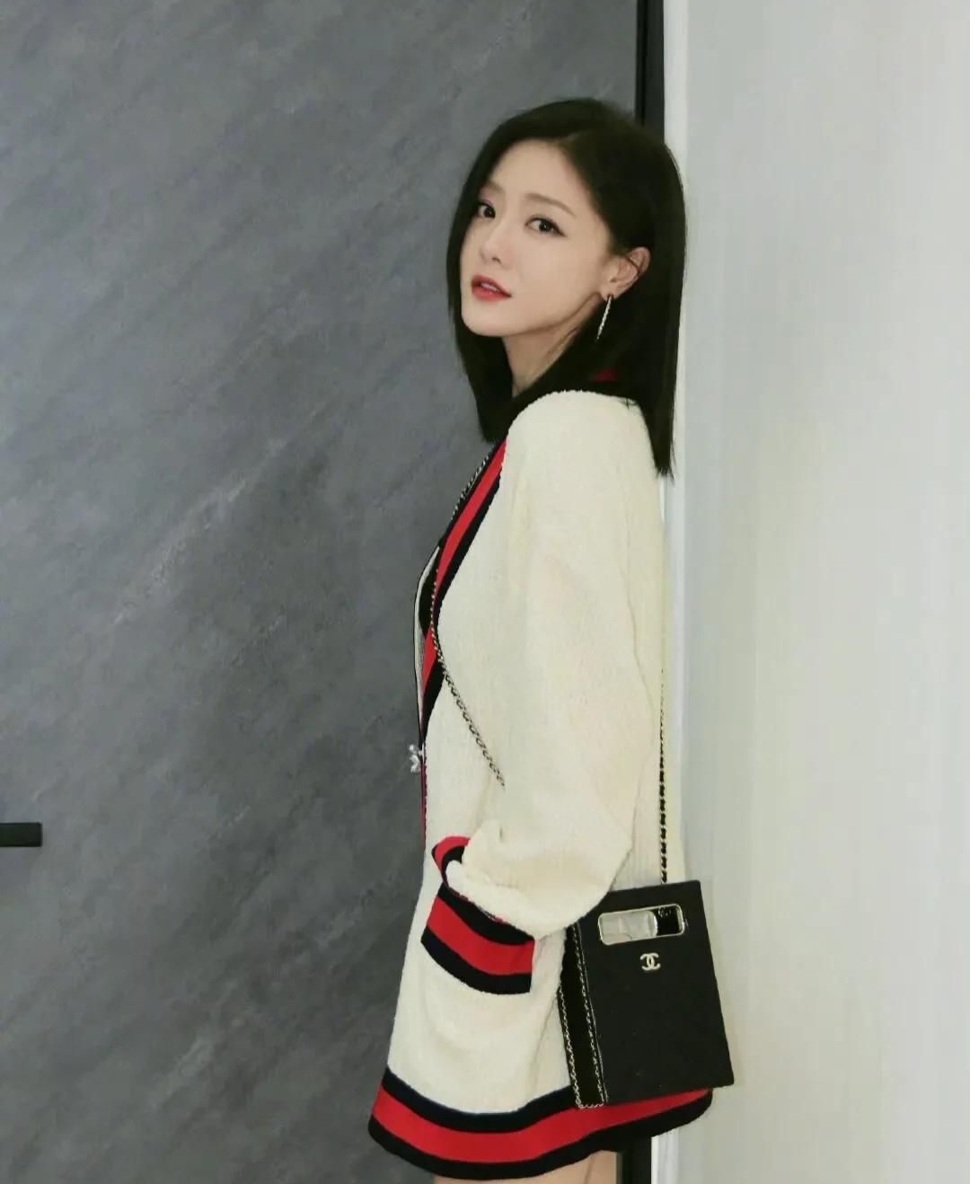 邓家佳高清清纯写真,楚楚动人!__财经头条