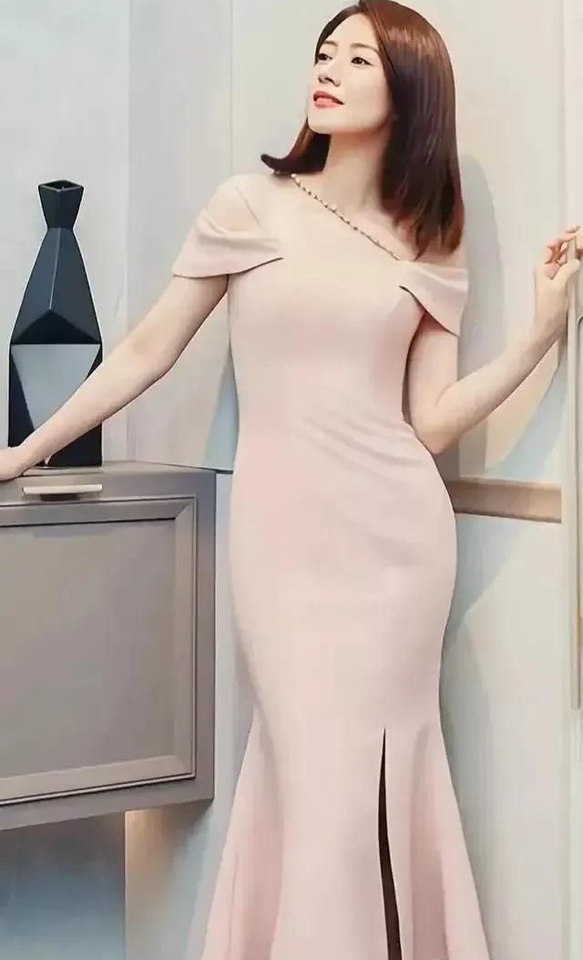 高圆圆国民女神,标准露齿笑极致唯美,魅力女人!__财经头条