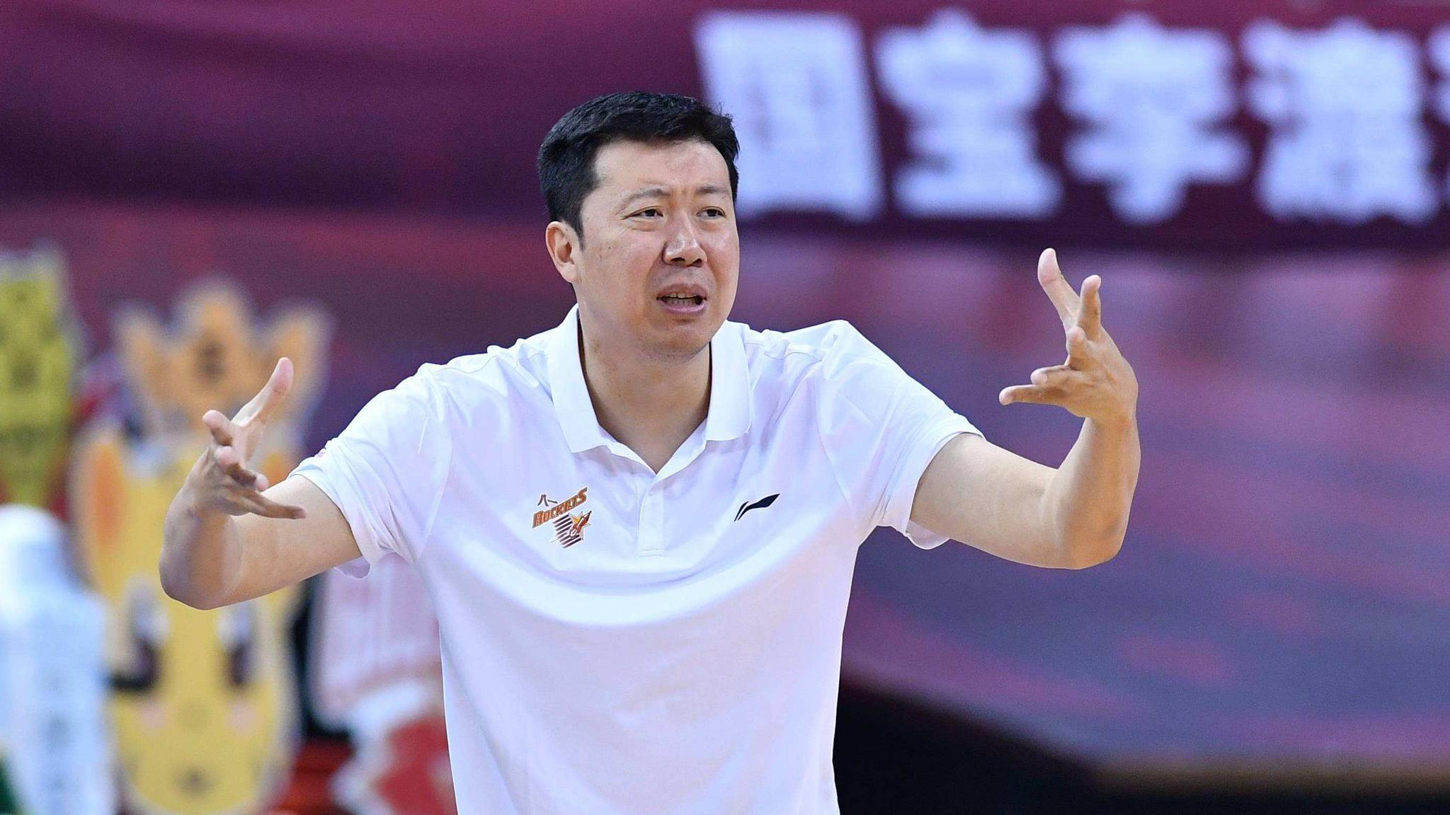 英语老师哭晕在厕所!听王治郅塑料味英文采访 "滴费靠特"笑惨