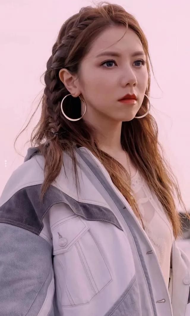 邓紫棋美照,优雅迷人!