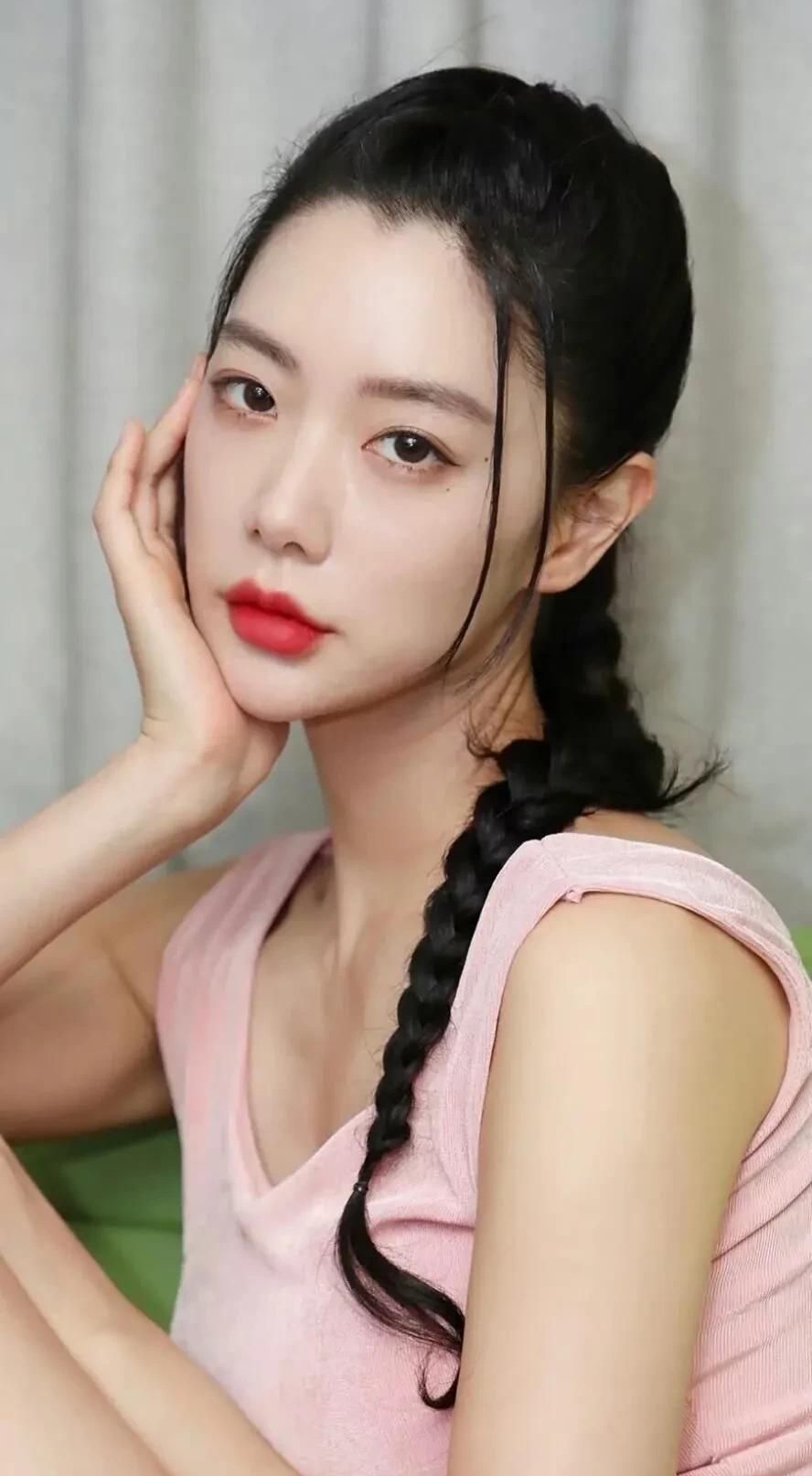 克拉拉高清魅力写真,美艳动人!