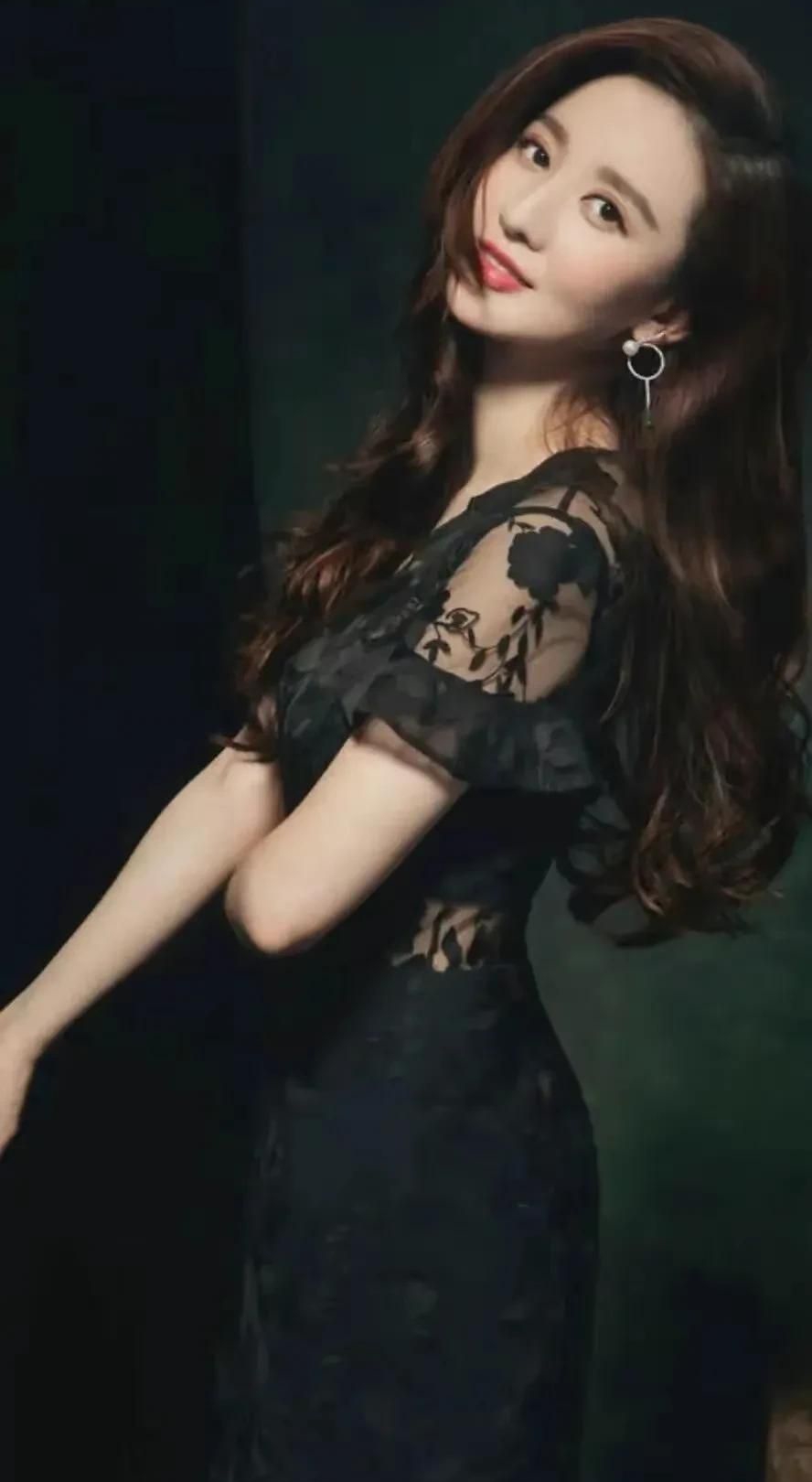 张萌美女明星巅峰身材写真