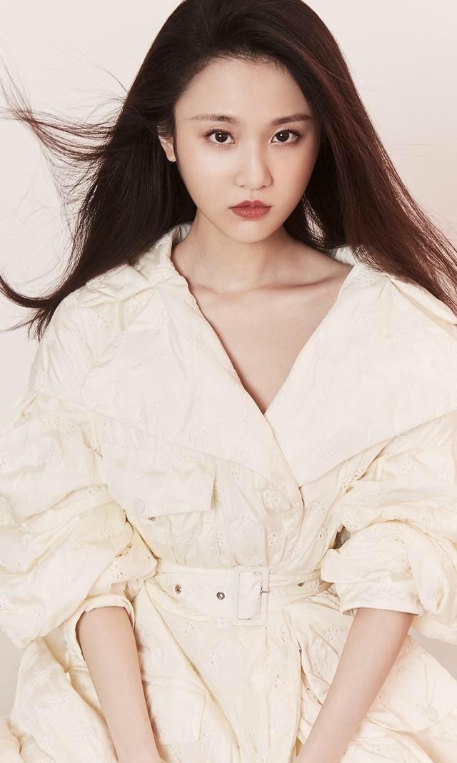 张慧雯粉嫩大片香肩锁骨楚楚动人