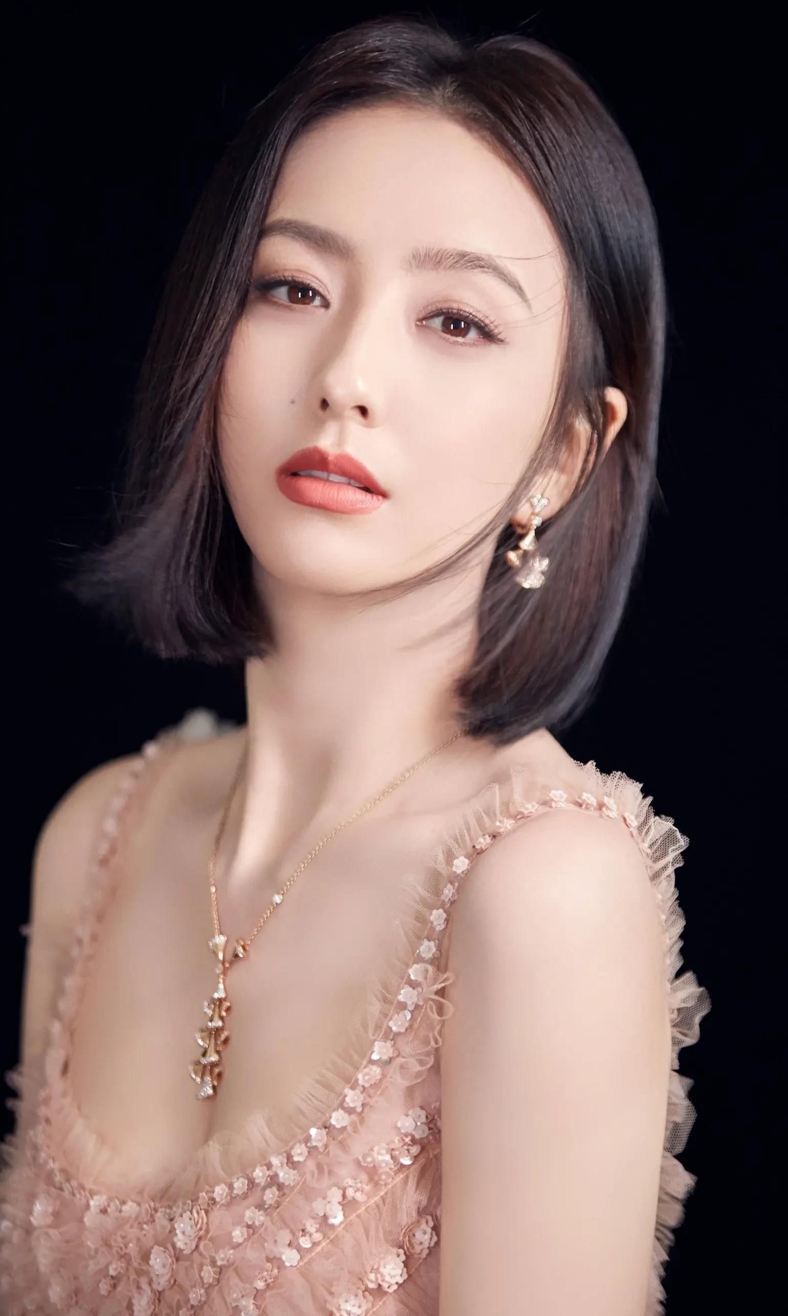 佟丽娅娇艳美照,芳菲妩媚,时尚魅力,楚楚动人!__财经头条