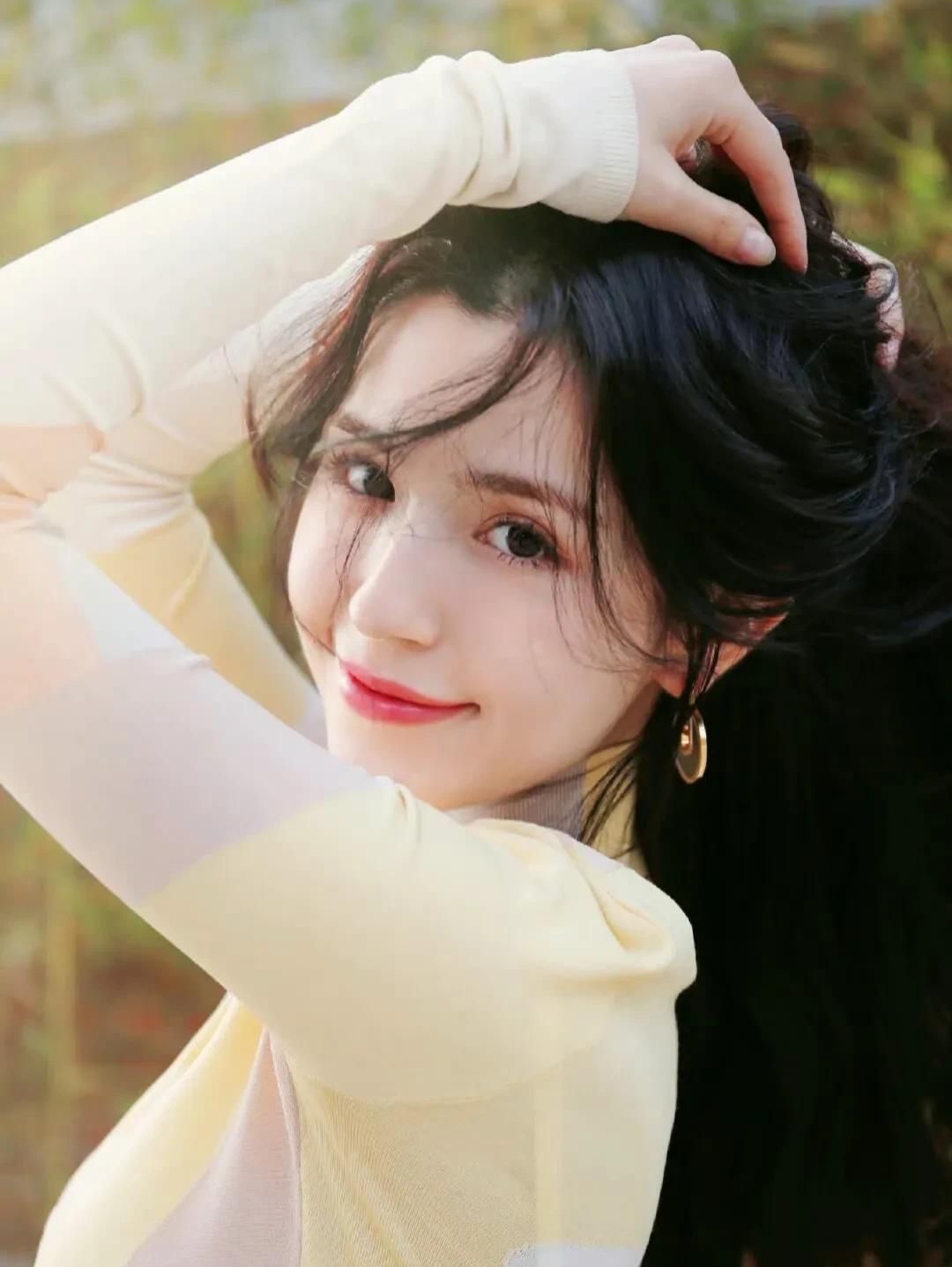 哈妮克孜高清冷艳时尚写真,惊艳迷人!__财经头条