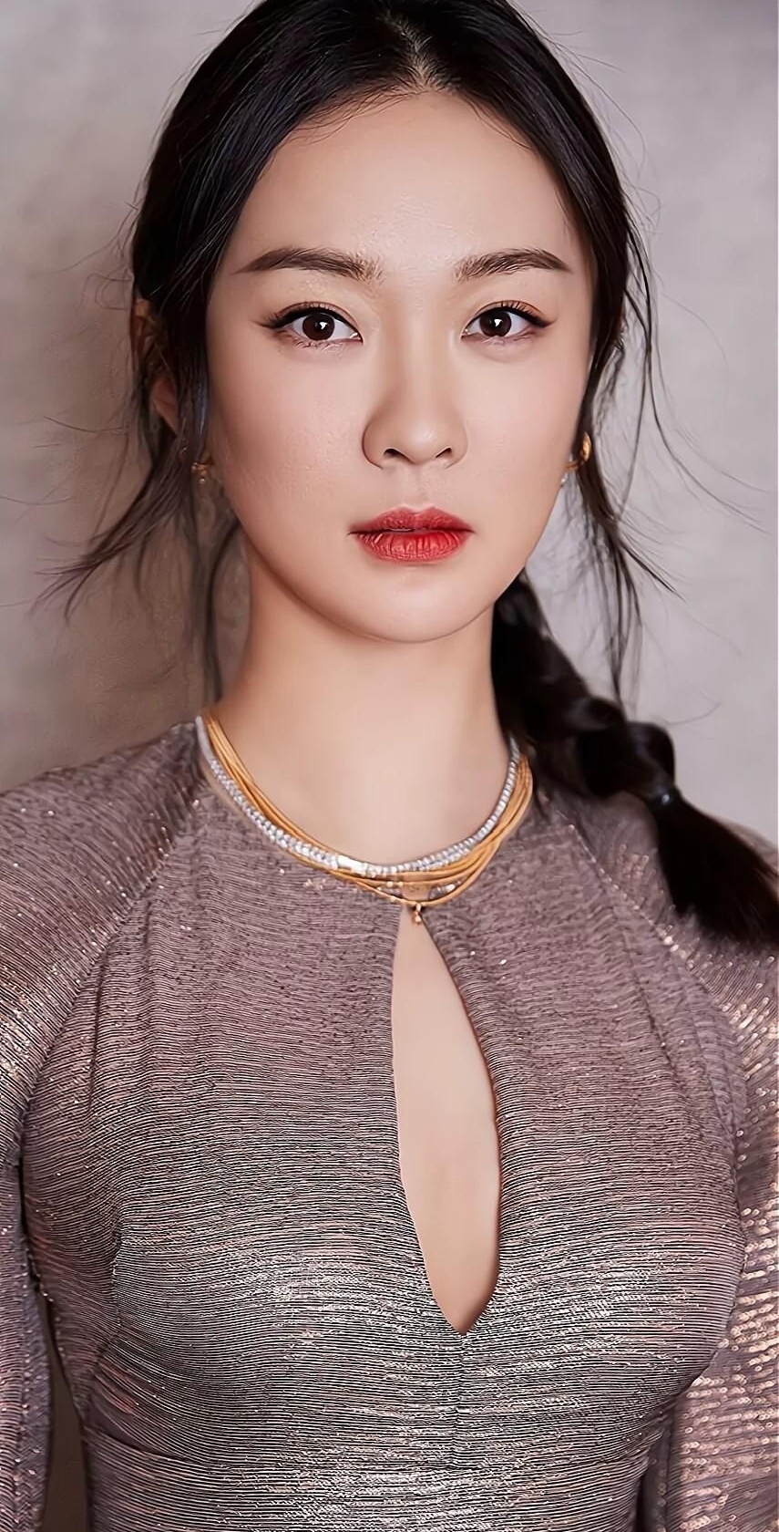 霍思燕端庄优雅恬静写真,美艳动人!