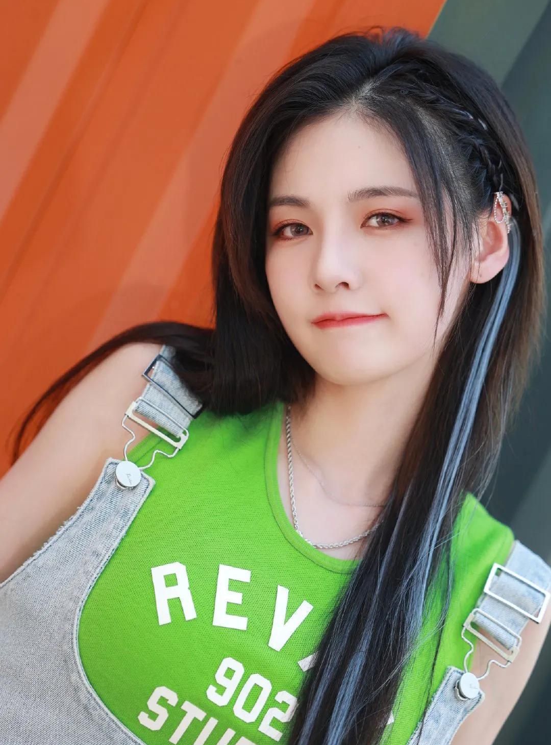 赵粤绝美写真,丰满身材,优雅迷人!__财经头条