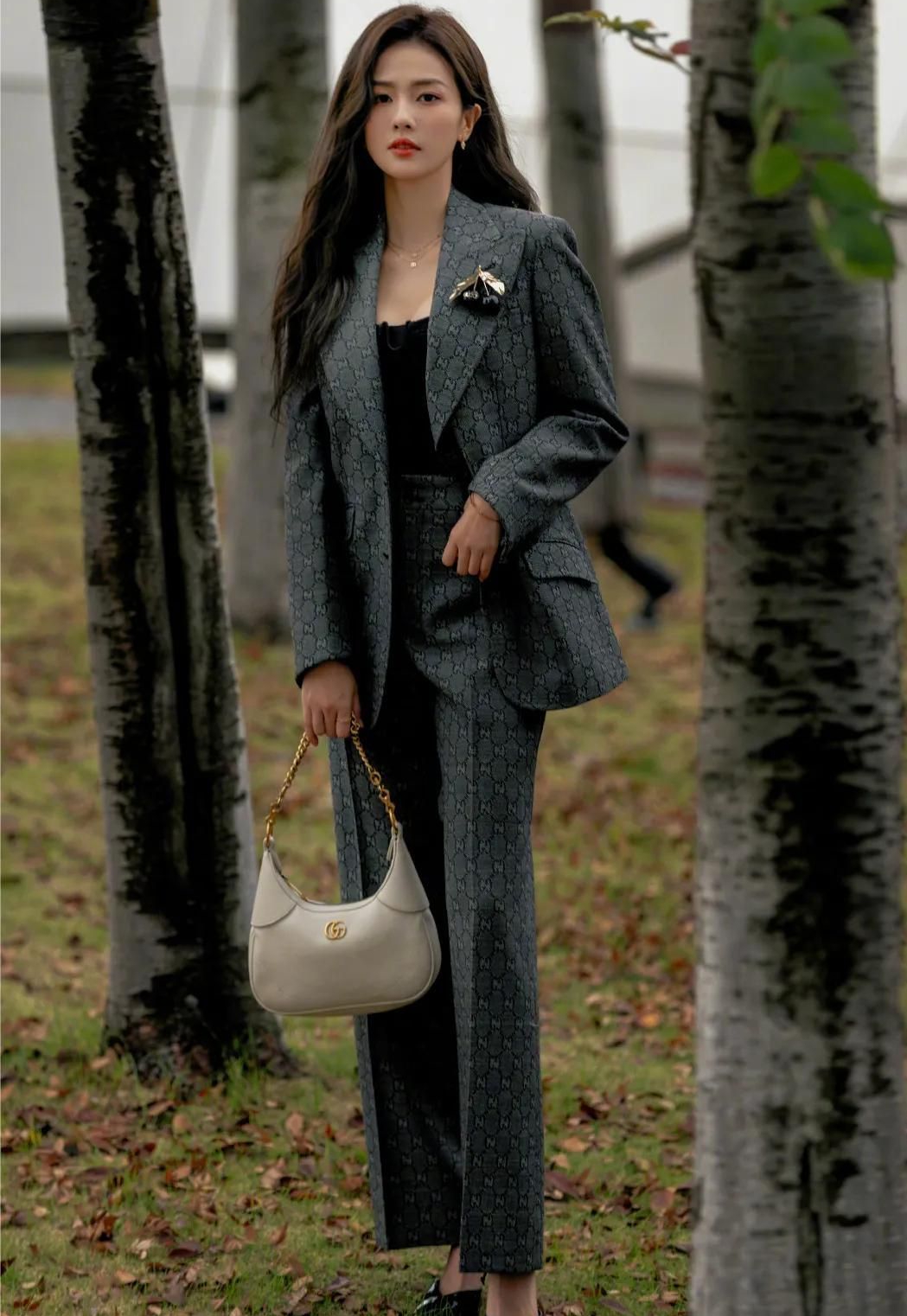 白鹿一身帅气西装飒爽与柔美共存之美美艳动人