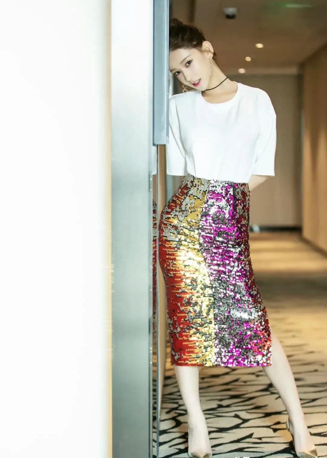 李沐宸高清冷艳时尚写真,惊艳迷人!