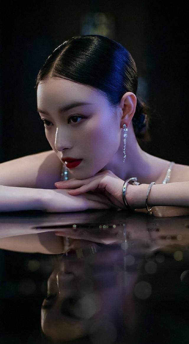 倪妮真的好惊艳!__财经头条