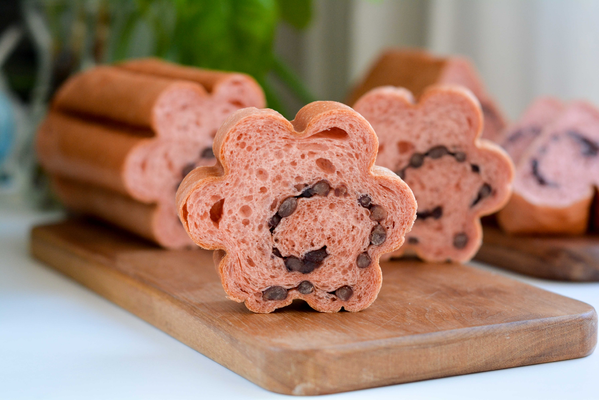 "三八"妇女节,烤2条粉红蜜豆吐司,花朵爱心造型,又美又好吃