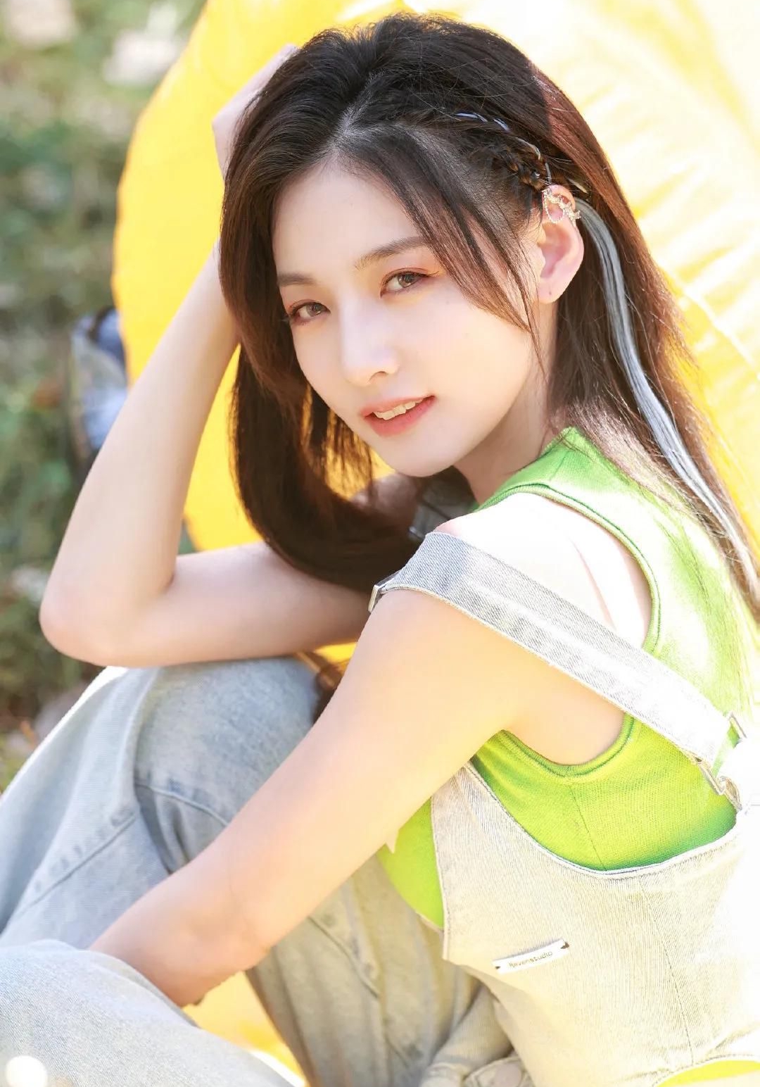 赵粤绝美写真丰满身材美艳动人