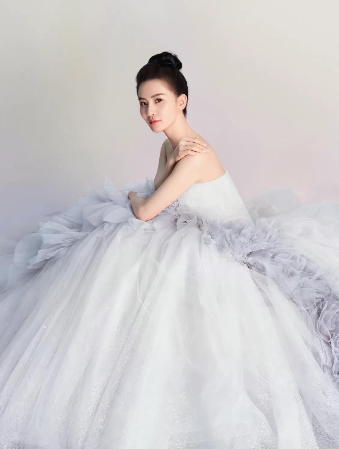 刘诗诗穿抹胸渐变纱裙,优雅高贵,美艳动人!_高清图集_新浪网
