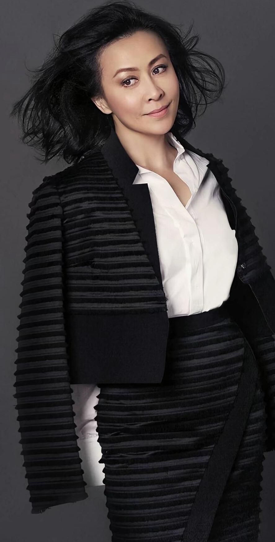 刘嘉玲粉嫩佳人绚丽写真,优雅迷人!