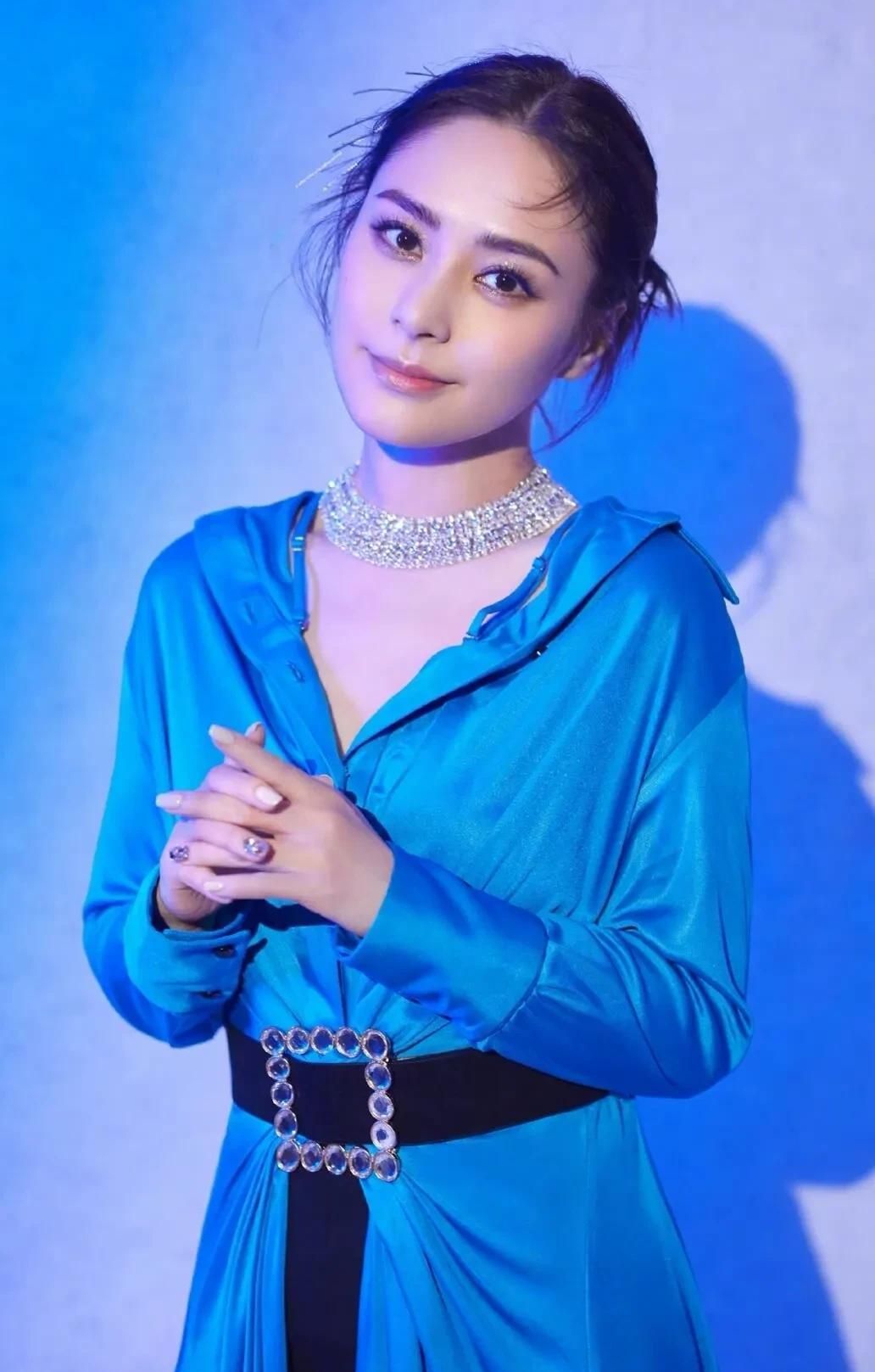 钟欣潼高清淡雅时尚写真,时尚俏丽!